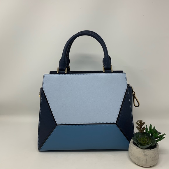 Michael Kors Prism Medium Messenger - Picture 5 of 10